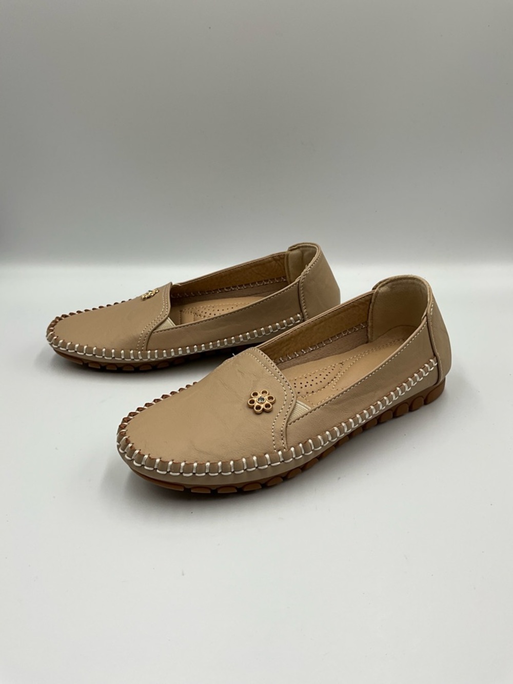 XAIODRAGONSKY Loafers Size 5.5 (36) ComfortFit Women's Beige Slip-On Loafers